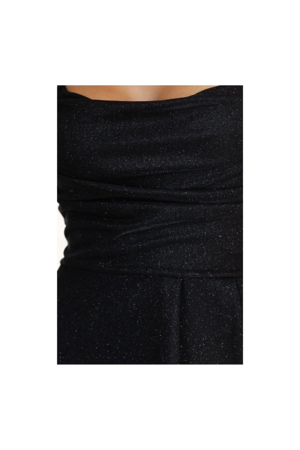 Długa suknia wieczorowa rozkloszowana na ramiączkach czarna