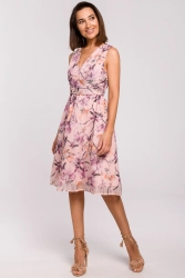 Sukienka szyfonowa w kwiaty bez rękawów dekolt V różowa