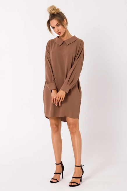 Sukienka koszulowa z dekoltem V na plecach brązowa