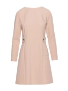 Elegancka sukienka trapezowa z patkami w talii beżowa