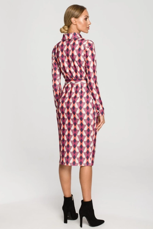 Ołówkowa sukienka z nadrukiem koszulowa góra i kołnierzyk