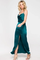 Długa sukienka wieczorowa satynowa z rozcięciem na nodze zielona