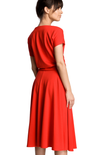 Rozkloszowana sukienka midi z paskiem w talii zbluzowana góra czerwona