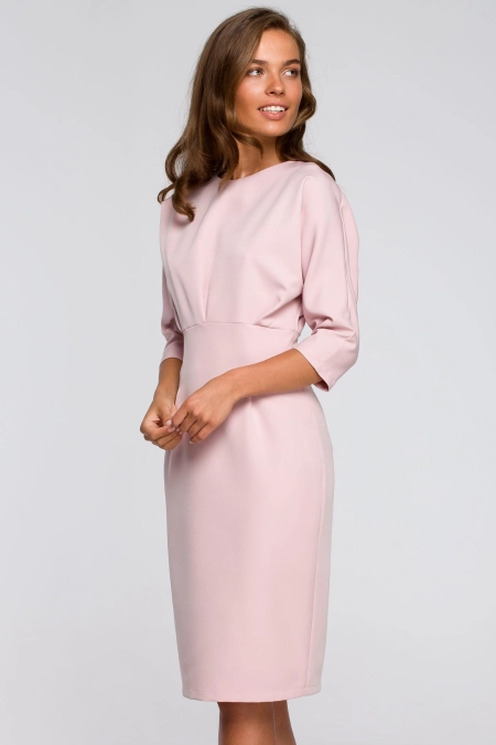 Sukienka ołówkowa z kimonowymi rękawami taliowana różowa