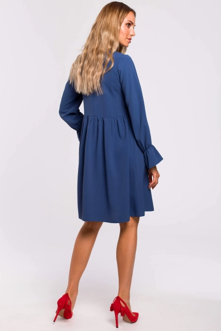 Sukienka oversize rozkloszowana z falbaną na dole niebieska