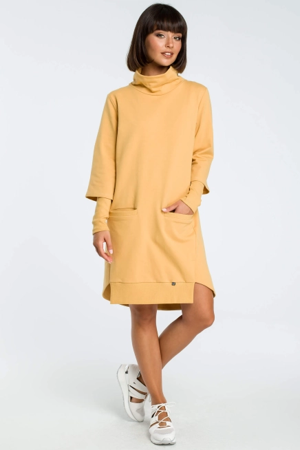 Trapezowa sukienka dresowa z golfem i długim rękawem granatowa