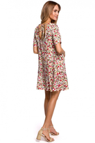 Przewiewna trapezowa sukienka w kwiaty z falbaną na lato