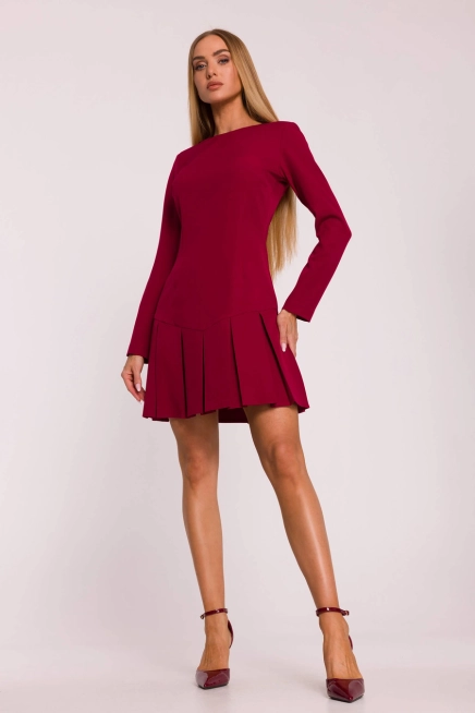 Elegancka krótka sukienka trapezowa z kontrafałdami bordowa