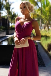 Długa sukienka na wesele rozkloszowana na ramiączkach fuksja