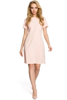 Sukienka trapezowa z kontrafałdą i dekoltem z tyłu na lato pudrowy róż