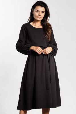 Elegancka sukienka rozkloszowana z długim rękawem czarna