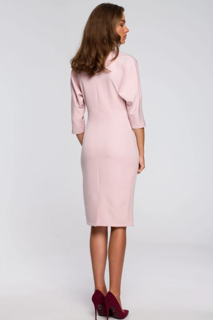 Sukienka ołówkowa z kimonowymi rękawami taliowana różowa