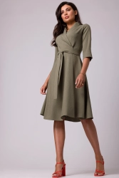 Rozkloszowana sukienka kopertowa z wiązaniem w pasie khaki