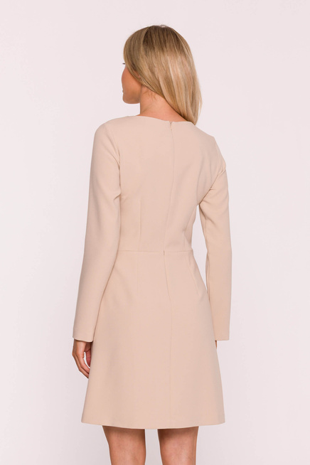 Elegancka sukienka trapezowa z patkami w talii beżowa