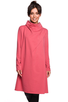 Sukienka dresowa oversize trapezowa z wysokim kołnierzem różowa