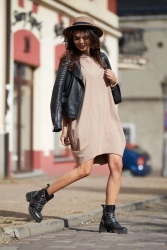 Bawełniana sukienka oversize z długim rękawem beżowa