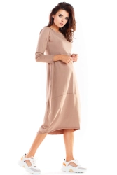 Bawełniana sukienka z dopasowaną górą i obszernym dołem beż