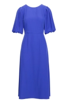 Elegancka sukienka koktajlowa z bufiastymi rękawami niebieska