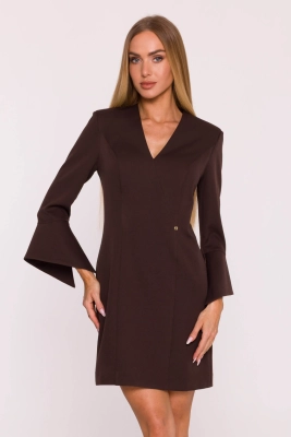 Elegancka sukienka z szerokimi mankietami dekolt V brązowa