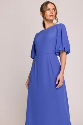Elegancka sukienka koktajlowa z bufiastymi rękawami niebieska