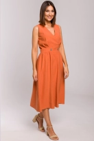 Sukienka rozkloszowana z dekoltem V i zaznaczoną talią na lato