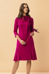 Elegancka sukienka z wiązaniem przy dekolcie śliwkowa