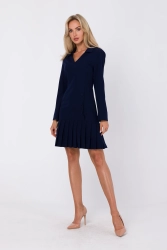 Elegancka sukienka z dekoltem V i kontrafałdami granatowa
