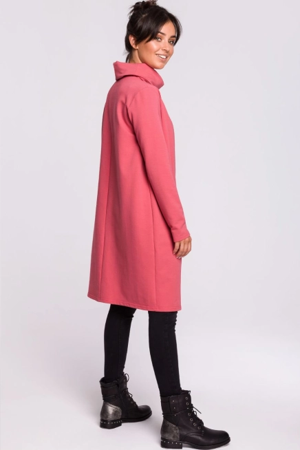 Sukienka bawełniana oversize trapezowa ze stójką różowa