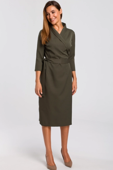 Elegancka sukienka biznesowa kopertowa z paskiem zielona