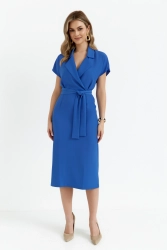 Elegancka sukienka ołówkowa z kołnierzem niebieska