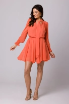 Szyfonowa sukienka koktajlowa z bufiastymi rękawami koralowa