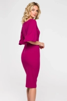 Elegancka sukienka ołówkowa z dekoltem V i bufiastymi rękawami śliwka