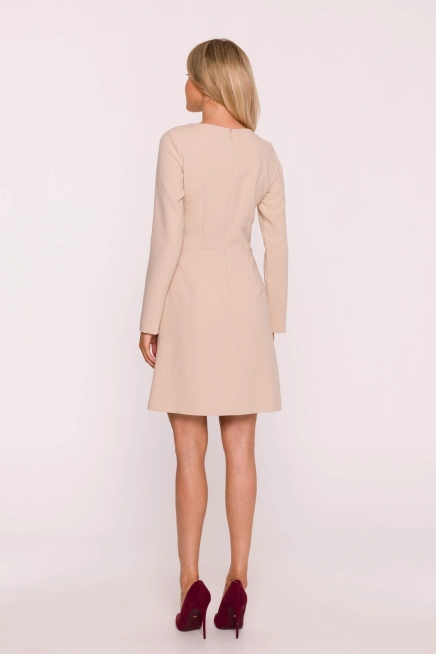 Elegancka sukienka trapezowa z patkami w talii beżowa