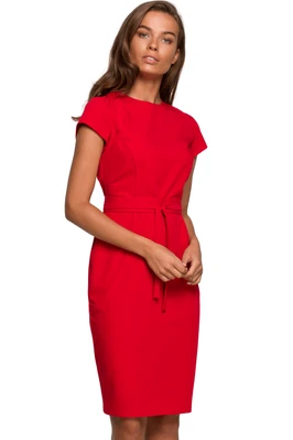 Sukienka ołówkowa z modelującymi przeszyciami czerwona