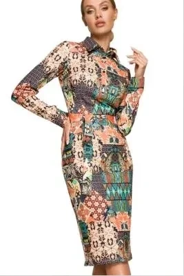 Ołówkowa sukienka z odważnym nadrukiem koszulowa góra