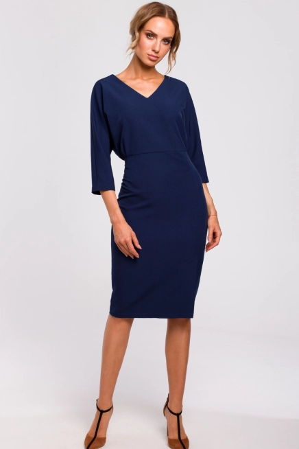 Sukienka ołówkowa zbluzowana góra i dekolt V granatowa