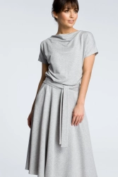 Rozkloszowana sukienka midi z paskiem zbluzowana góra szara