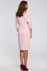Sukienka ołówkowa z kimonowymi rękawami taliowana różowa