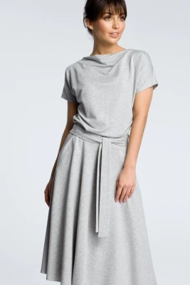 Rozkloszowana sukienka midi z paskiem zbluzowana góra szara