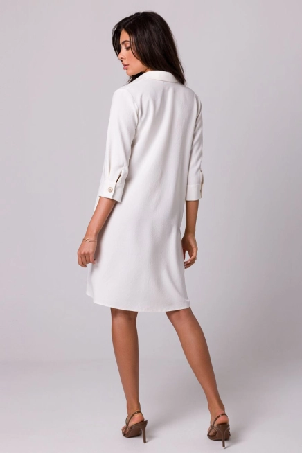 Luźna sukienka z kołnierzykiem guzikami i kieszeniami ecru