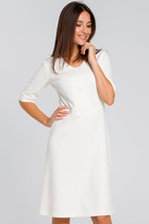 Elegancka sukienka dzianinowa trapezowa midi z dekoltem V ecru kremowa