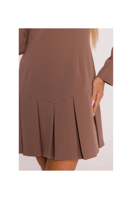 Elegancka krótka sukienka trapezowa z kontrafałdami brązowa