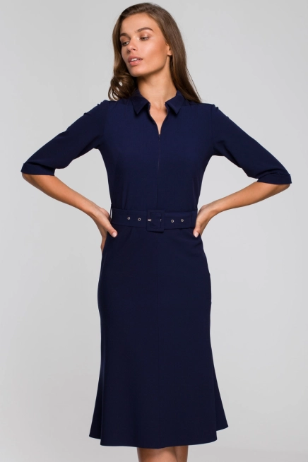 Elegancka sukienka koszulowa z kołnierzykiem paskiem granat
