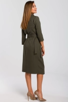 Elegancka sukienka biznesowa kopertowa midi z paskiem w talii zielona