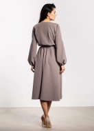 Elegancka sukienka rozkloszowana z długim rękawem taupe