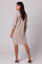 Swobodna sukienka z kołnierzykiem guzikami i kieszeniami beż