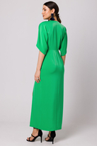 Długa sukienka z dekoltem V i rozcięciem kimonowa zielona