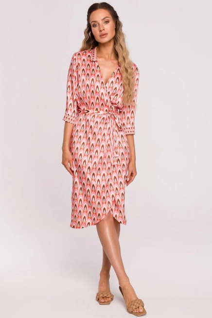 Satynowa sukienka kopertowa z dekoltem V i wiązaniem różowa