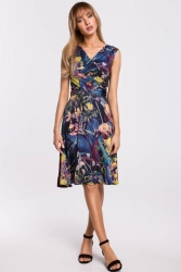 Sukienka w kwiaty z kopertowym dekoltem granatowa