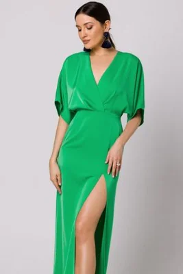 Długa sukienka z dekoltem V i rozcięciem kimonowa zielona